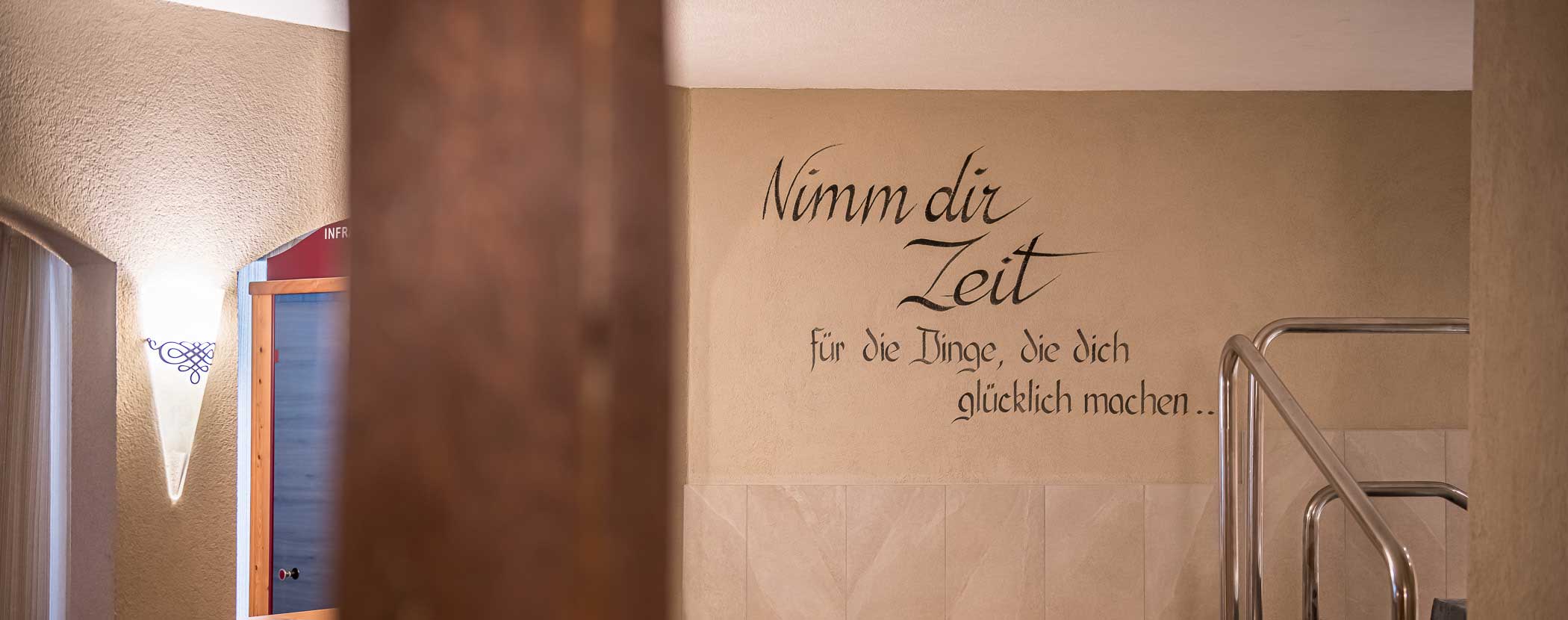 Wand mit deutschem Text 